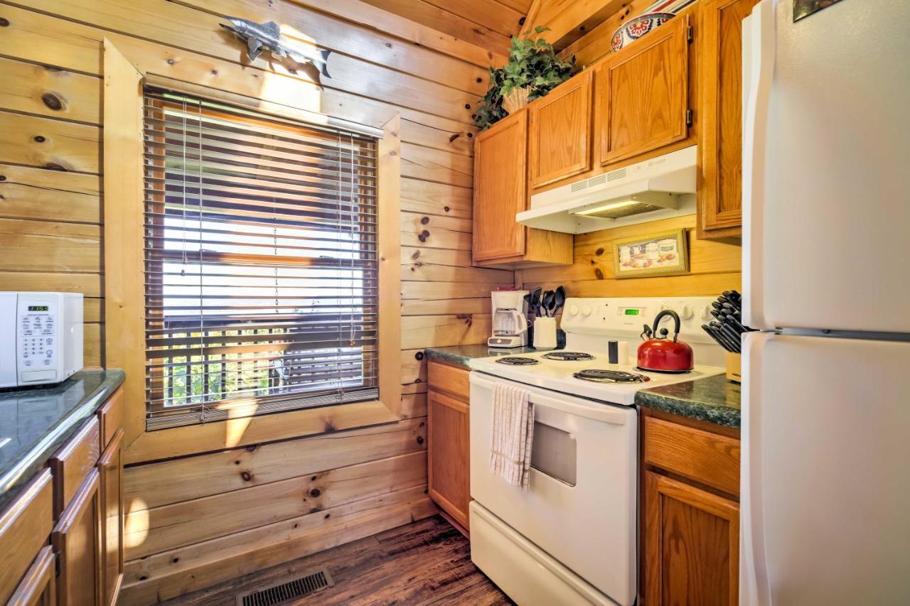 Sevierville Retreat Private Hot Tub And Lake Views! エクステリア 写真